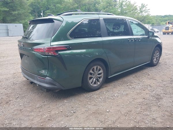 2022 TOYOTA SIENNA LE