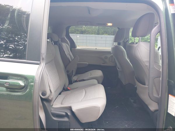 2022 TOYOTA SIENNA LE