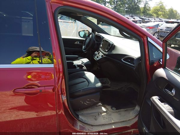 2025 CHRYSLER PACIFICA SELECT — I5
