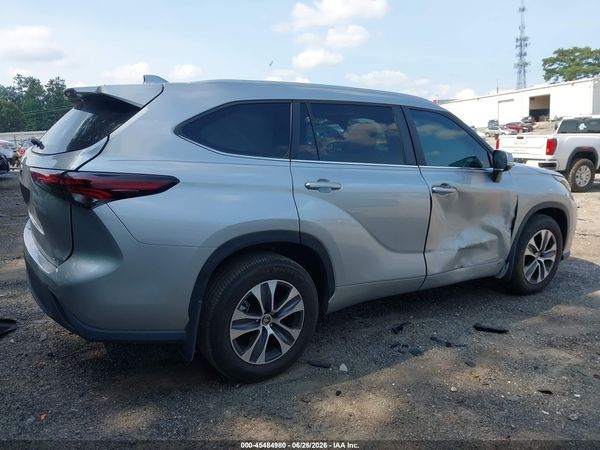 2024 TOYOTA HIGHLANDER XLE