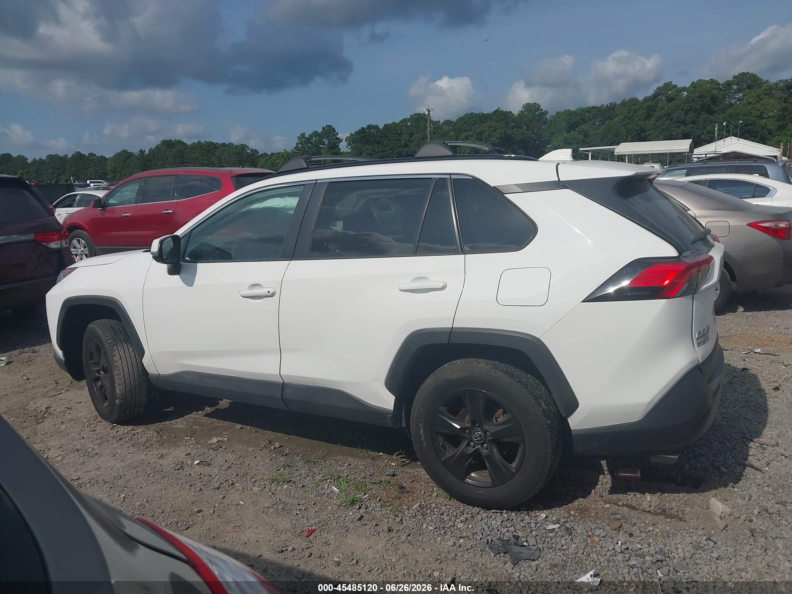 2020 TOYOTA RAV4 XLE