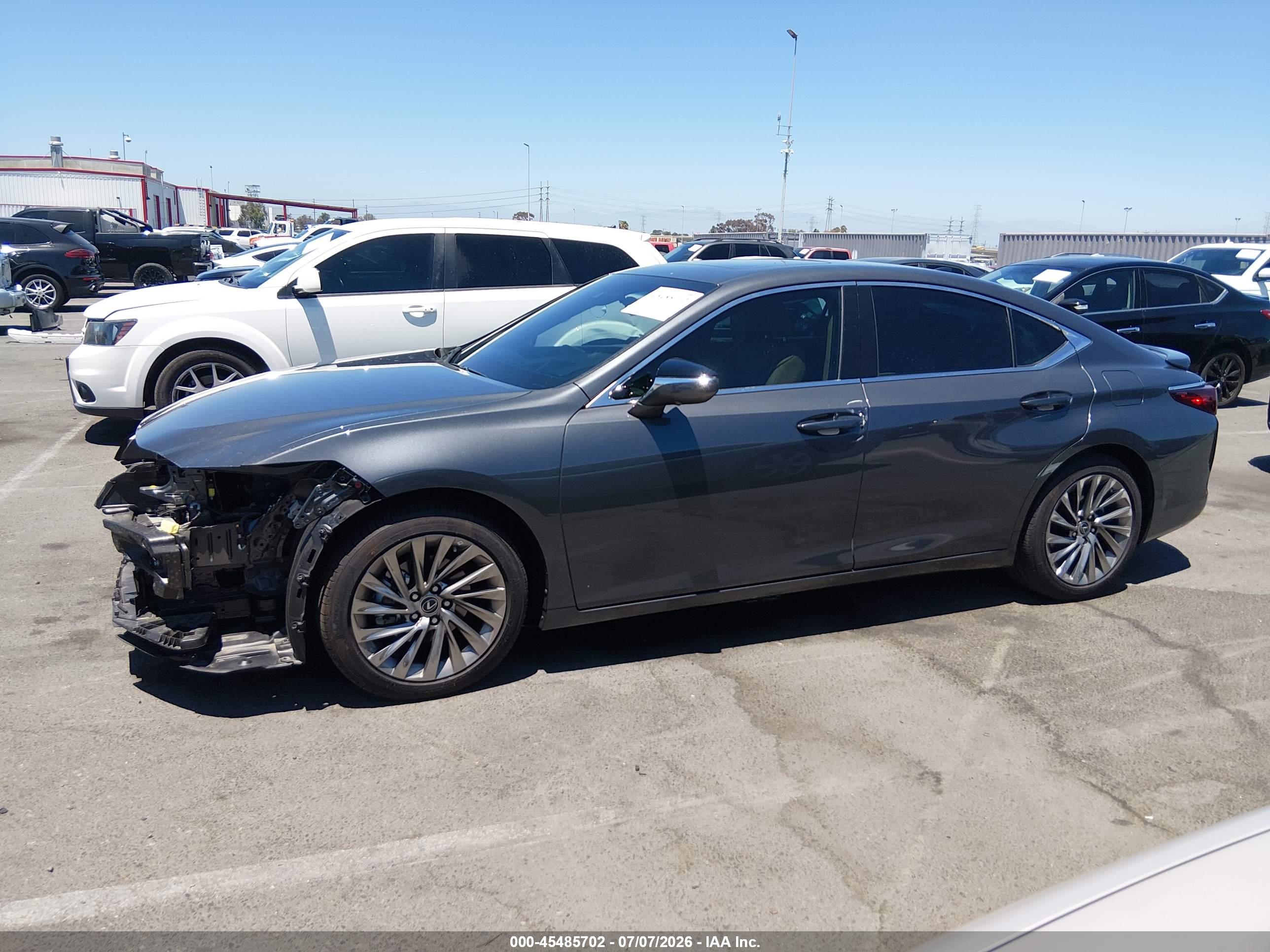 2025 LEXUS ES 300H LUXURY
