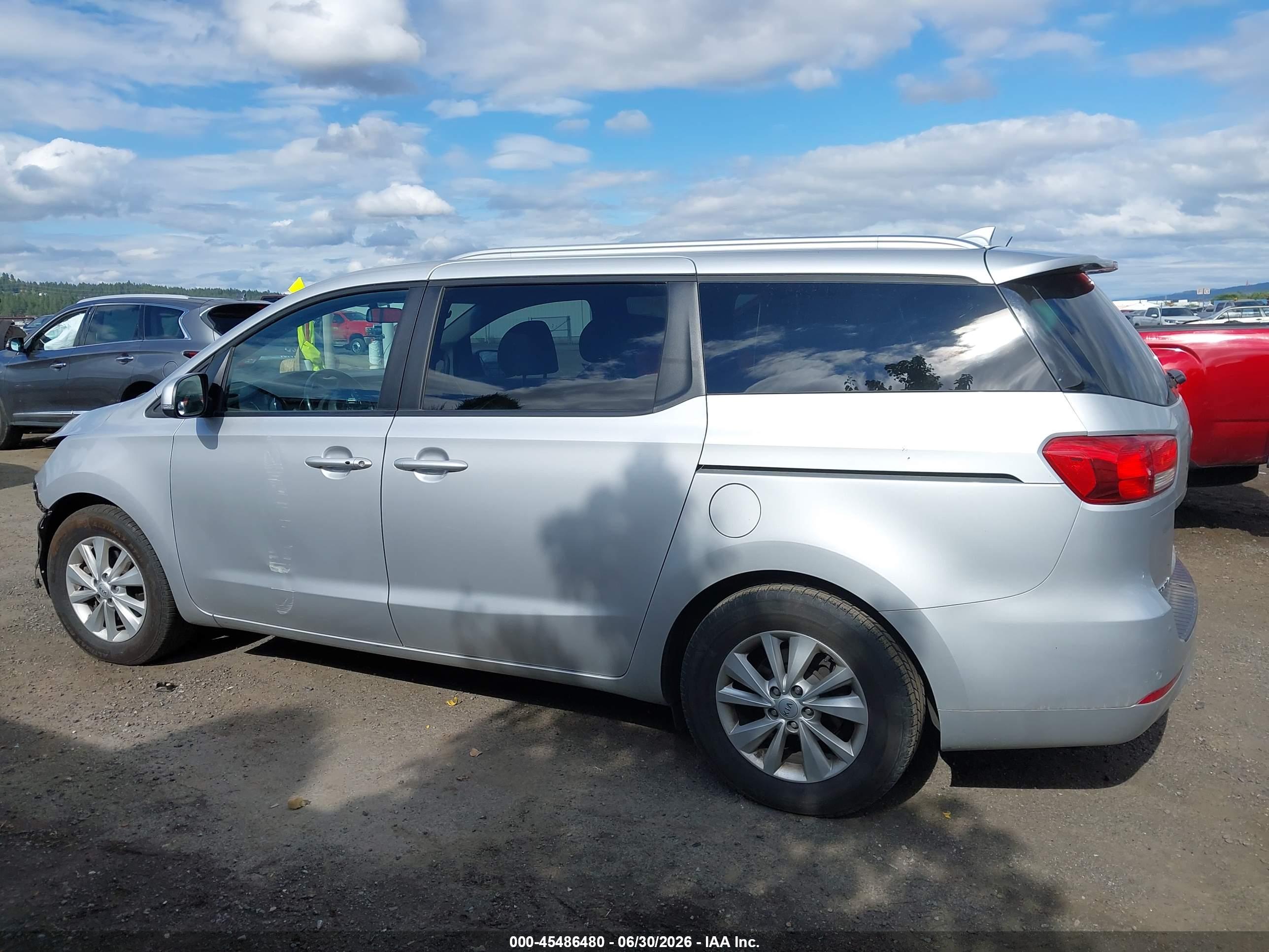 2018 KIA SEDONA LX