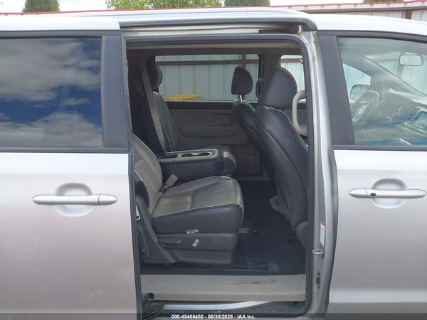 2018 KIA SEDONA LX