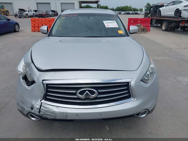 2016 INFINITI QX70