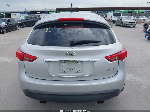 2016 INFINITI QX70