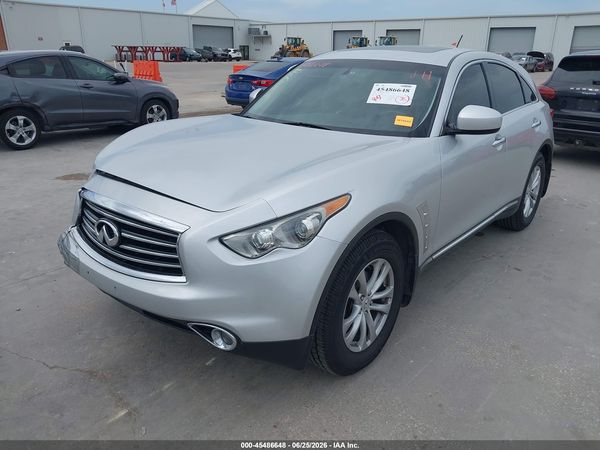 2016 INFINITI QX70