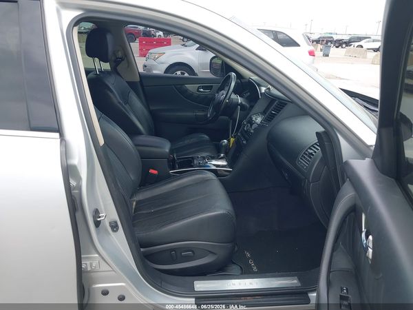 2016 INFINITI QX70