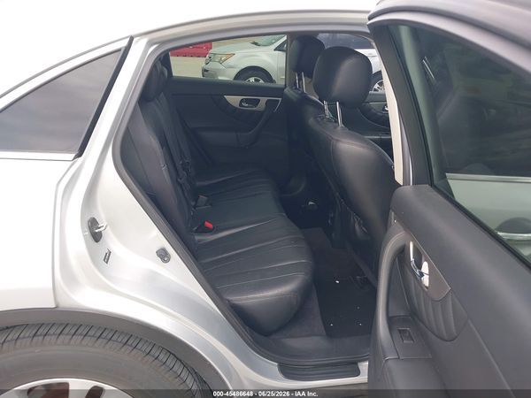 2016 INFINITI QX70