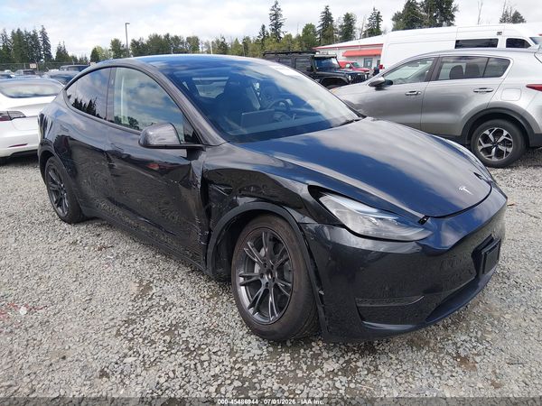 2025 TESLA MODEL Y