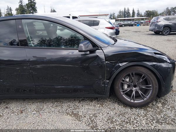 2025 TESLA MODEL Y