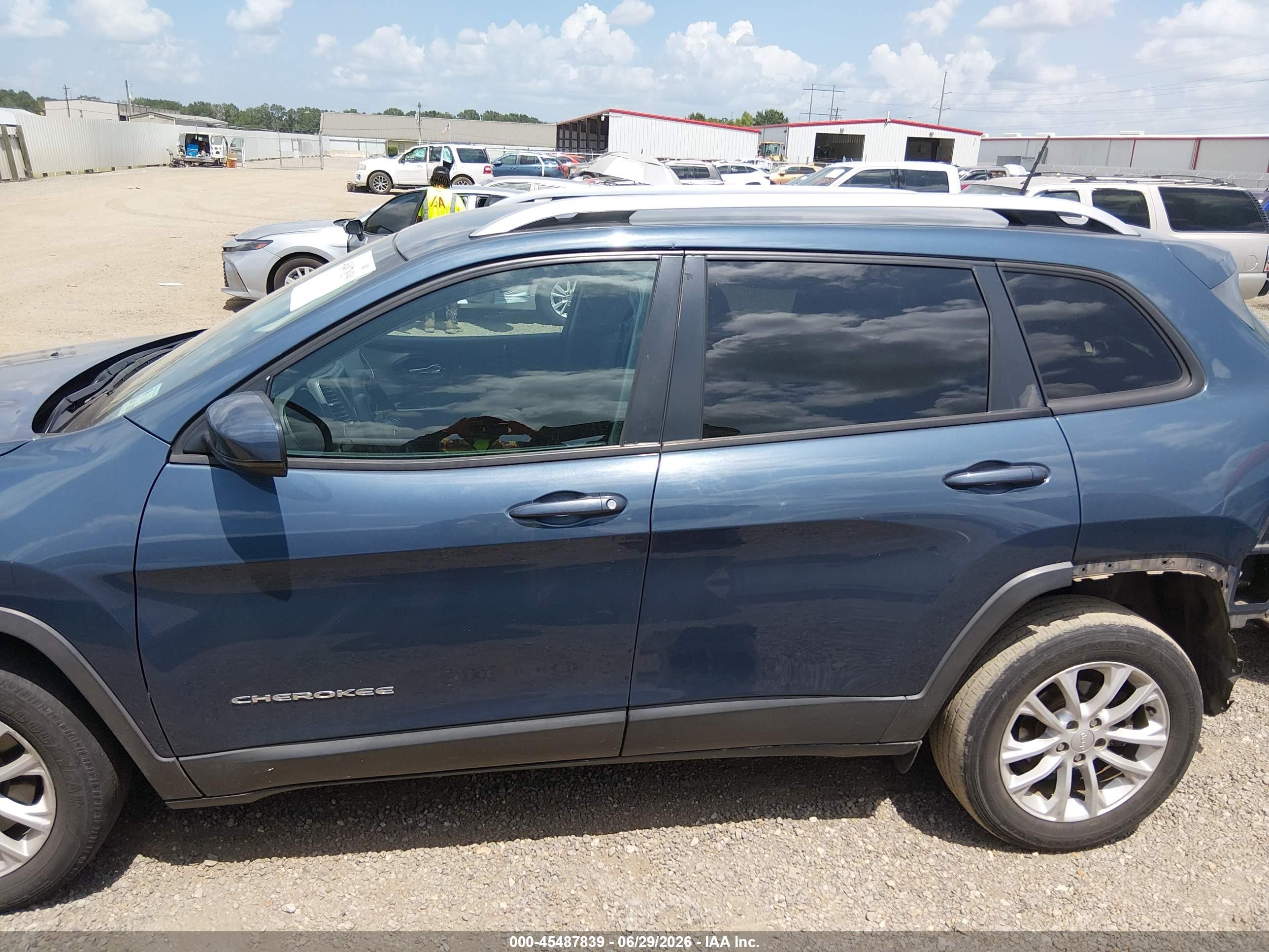 2021 JEEP CHEROKEE LATITUDE FWD