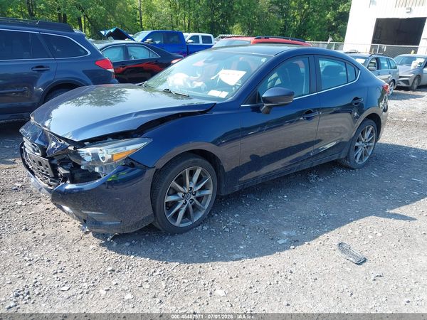 2018 MAZDA MAZDA3 TOURING