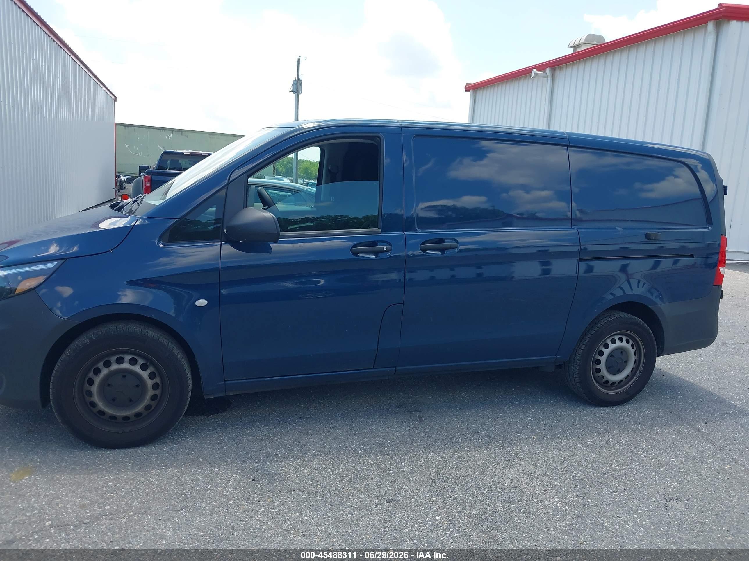 2019 MERCEDES-BENZ METRIS