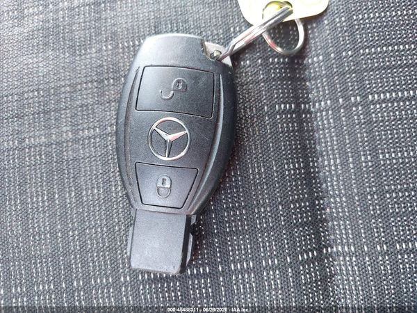 2019 MERCEDES-BENZ METRIS