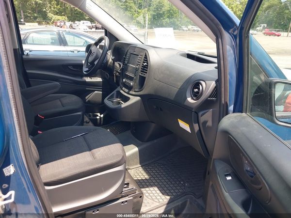 2019 MERCEDES-BENZ METRIS