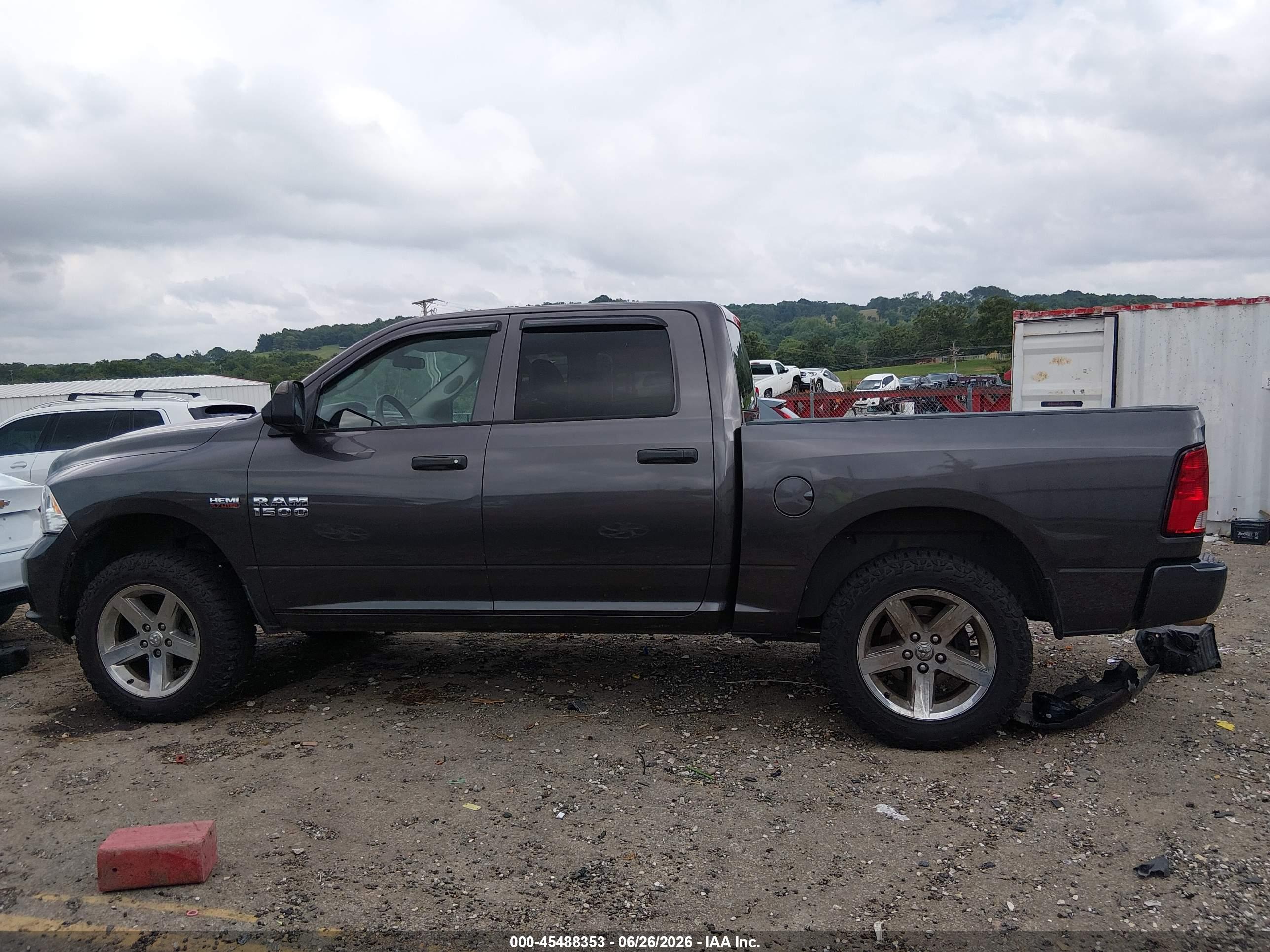 2018 RAM 1500 EXPRESS  4X4 5'7 BOX
