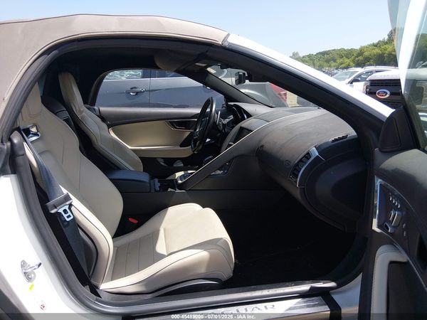 2019 JAGUAR F-TYPE P300