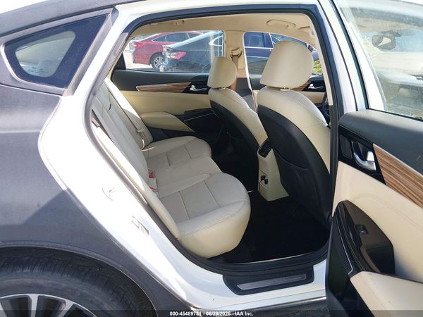2017 KIA CADENZA PREMIUM