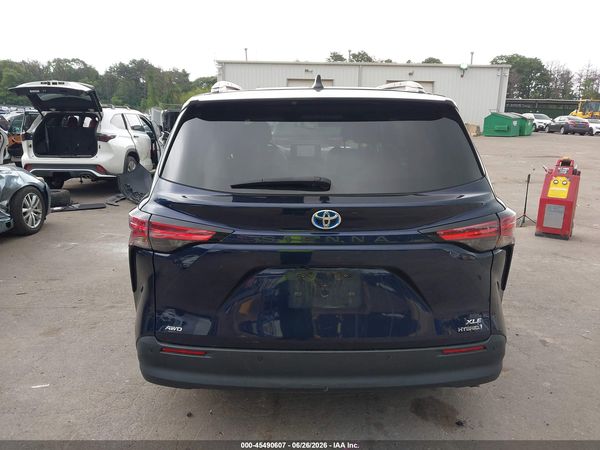 2022 TOYOTA SIENNA XLE