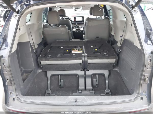 2022 TOYOTA SIENNA XLE