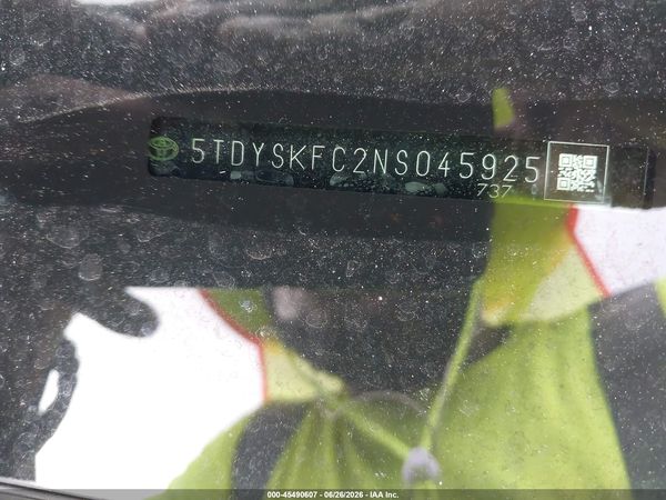 2022 TOYOTA SIENNA XLE