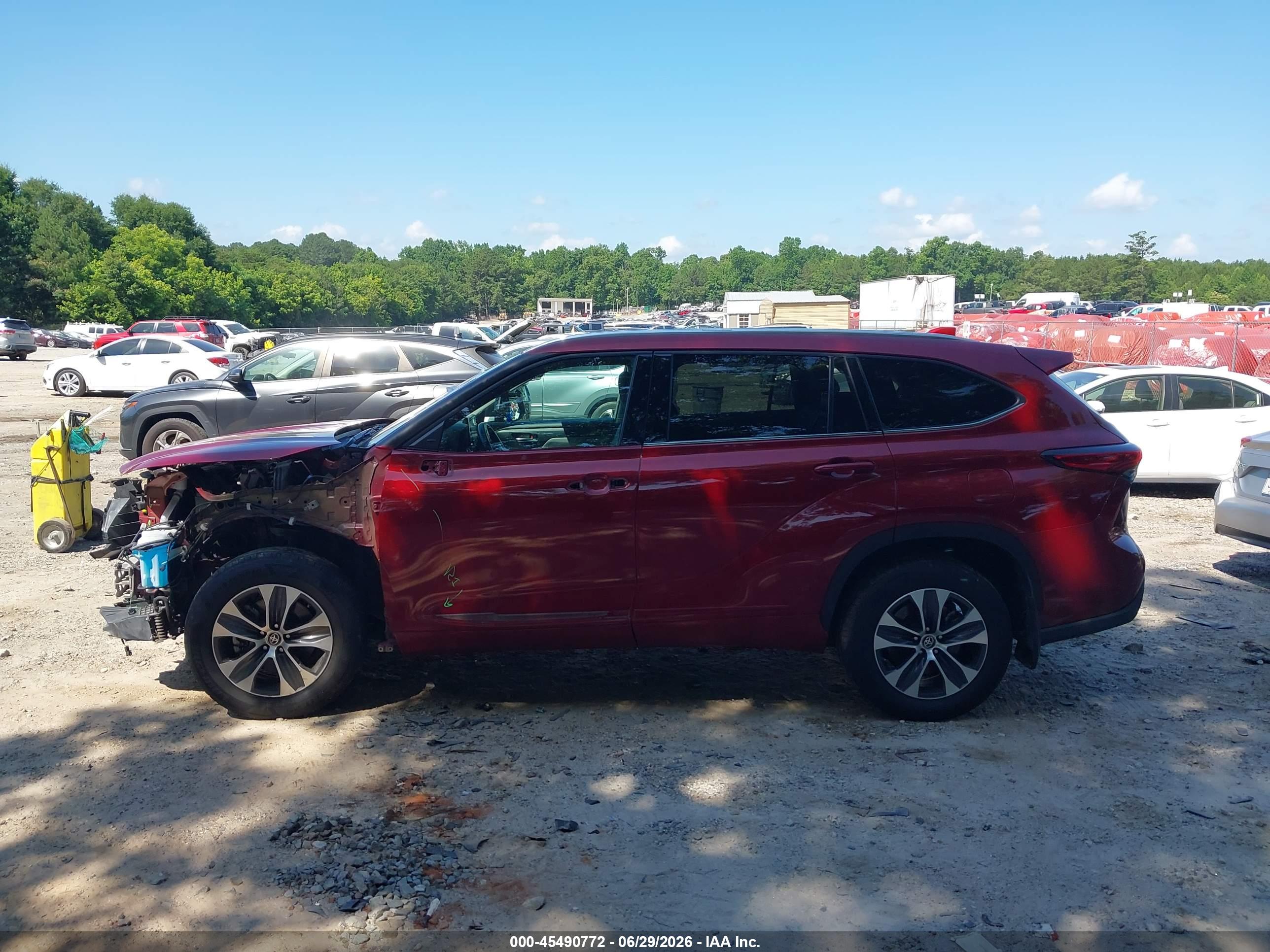 2021 TOYOTA HIGHLANDER XLE