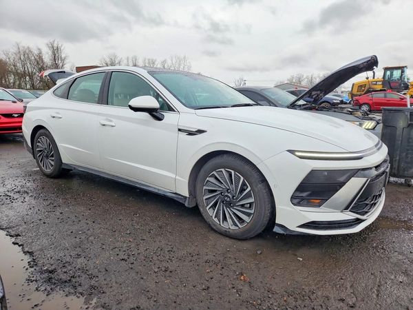 2025 HYUNDAI SONATA Limited — Passenger 3/4