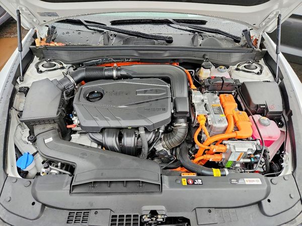 2025 HYUNDAI SONATA Limited — Engine bay