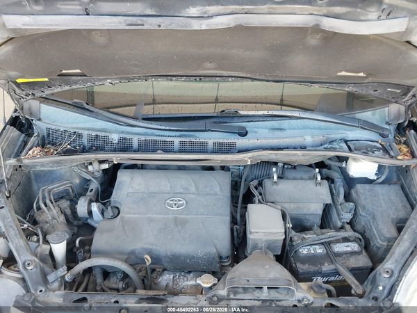 2014 TOYOTA SIENNA LE V6 8 PASSENGER
