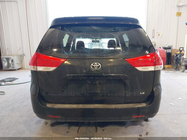 2014 TOYOTA SIENNA LE V6 8 PASSENGER
