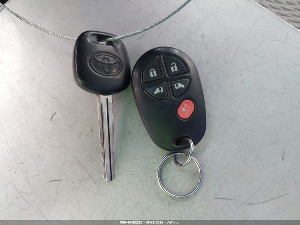 2014 TOYOTA SIENNA LE V6 8 PASSENGER