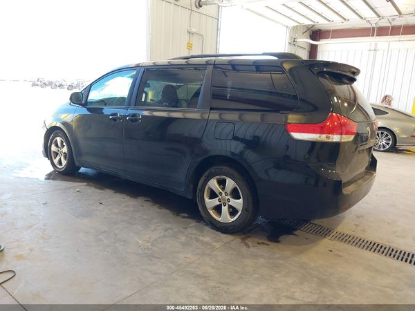2014 TOYOTA SIENNA LE V6 8 PASSENGER