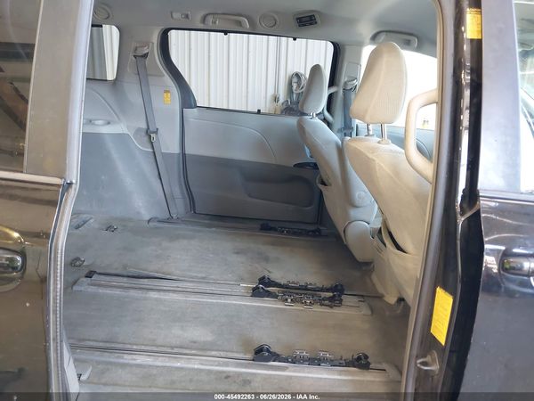 2014 TOYOTA SIENNA LE V6 8 PASSENGER