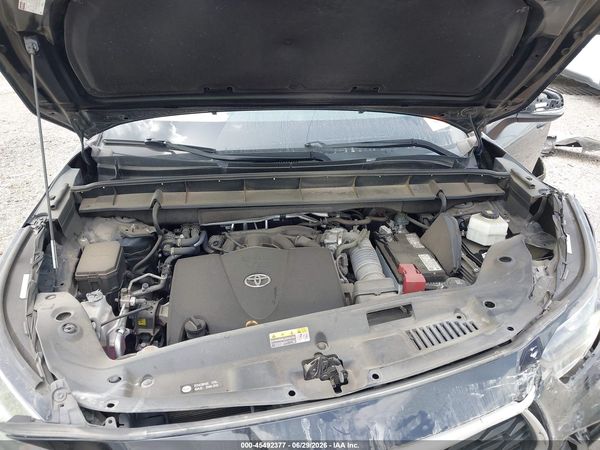 2022 TOYOTA HIGHLANDER LE