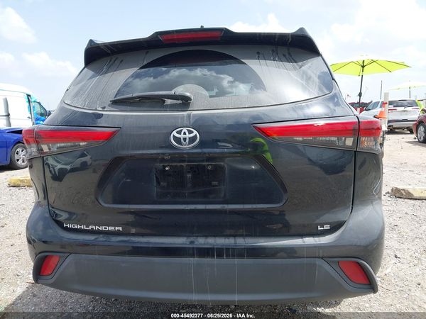 2022 TOYOTA HIGHLANDER LE