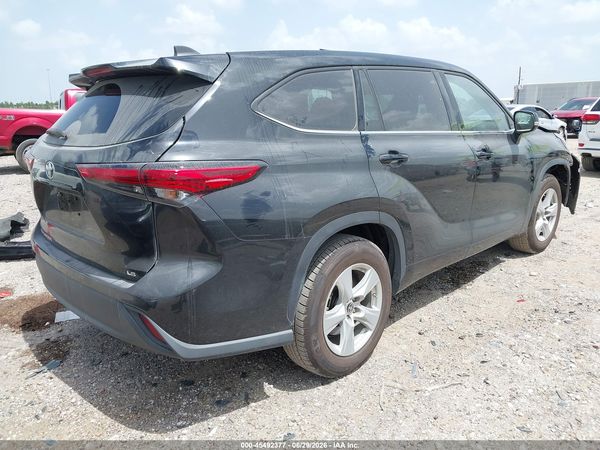2022 TOYOTA HIGHLANDER LE