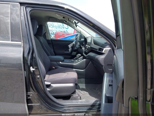 2022 TOYOTA HIGHLANDER LE