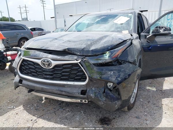 2022 TOYOTA HIGHLANDER LE