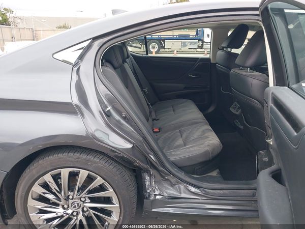 2025 LEXUS ES 300H LUXURY