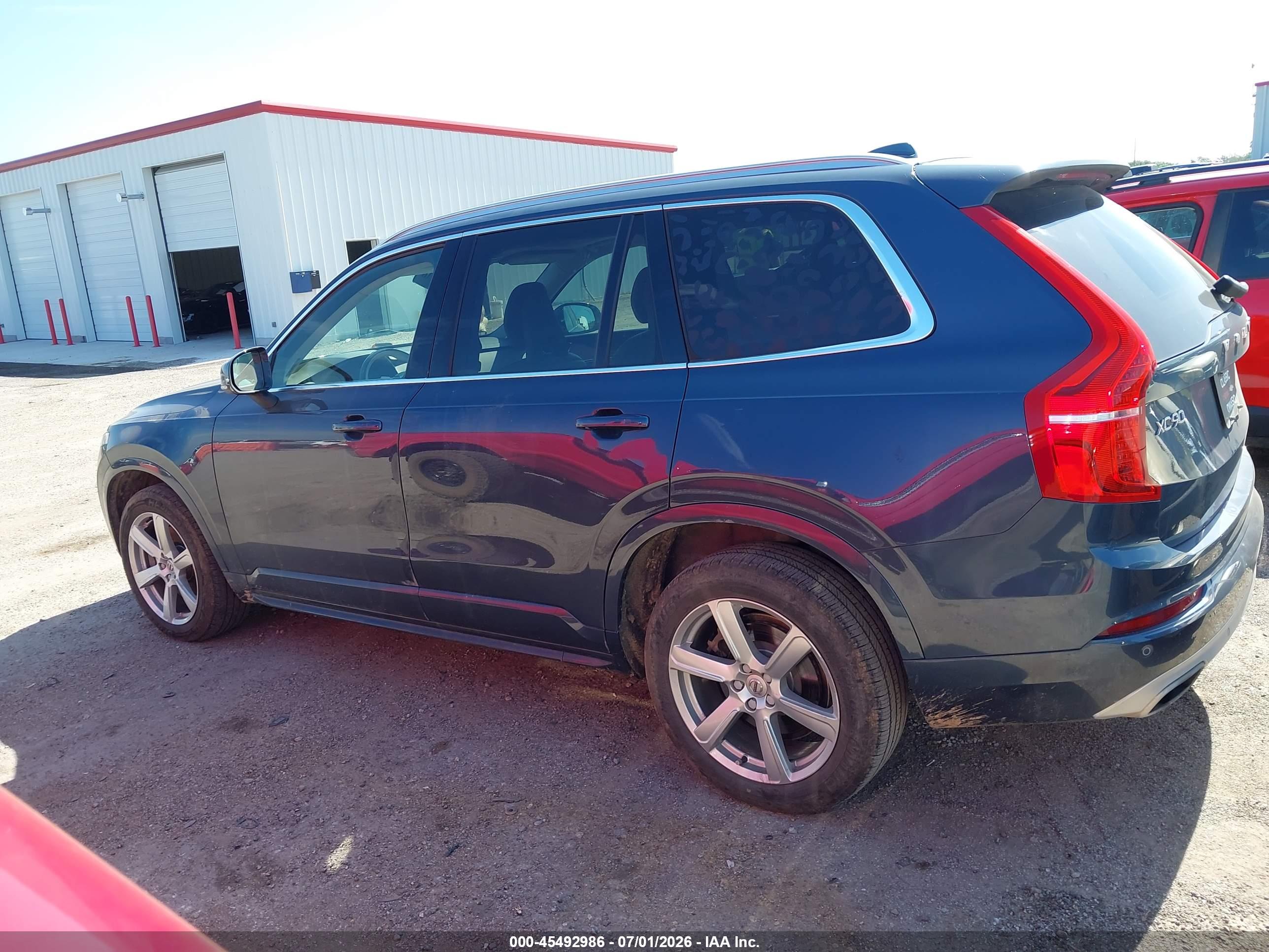 2021 VOLVO XC90 T6 MOMENTUM 6 PASSENGER