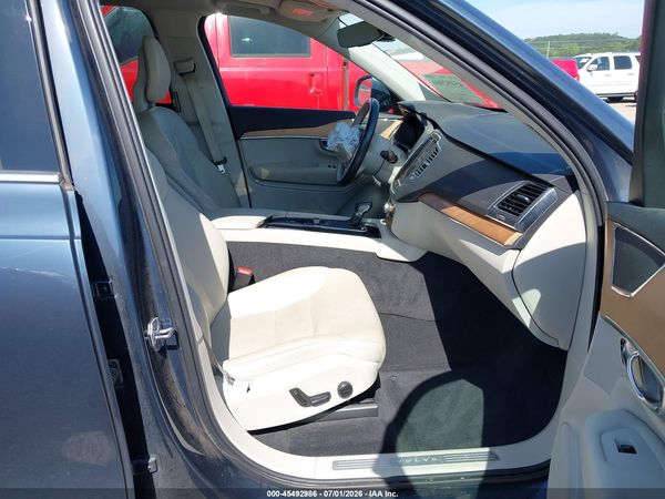 2021 VOLVO XC90 T6 MOMENTUM 6 PASSENGER