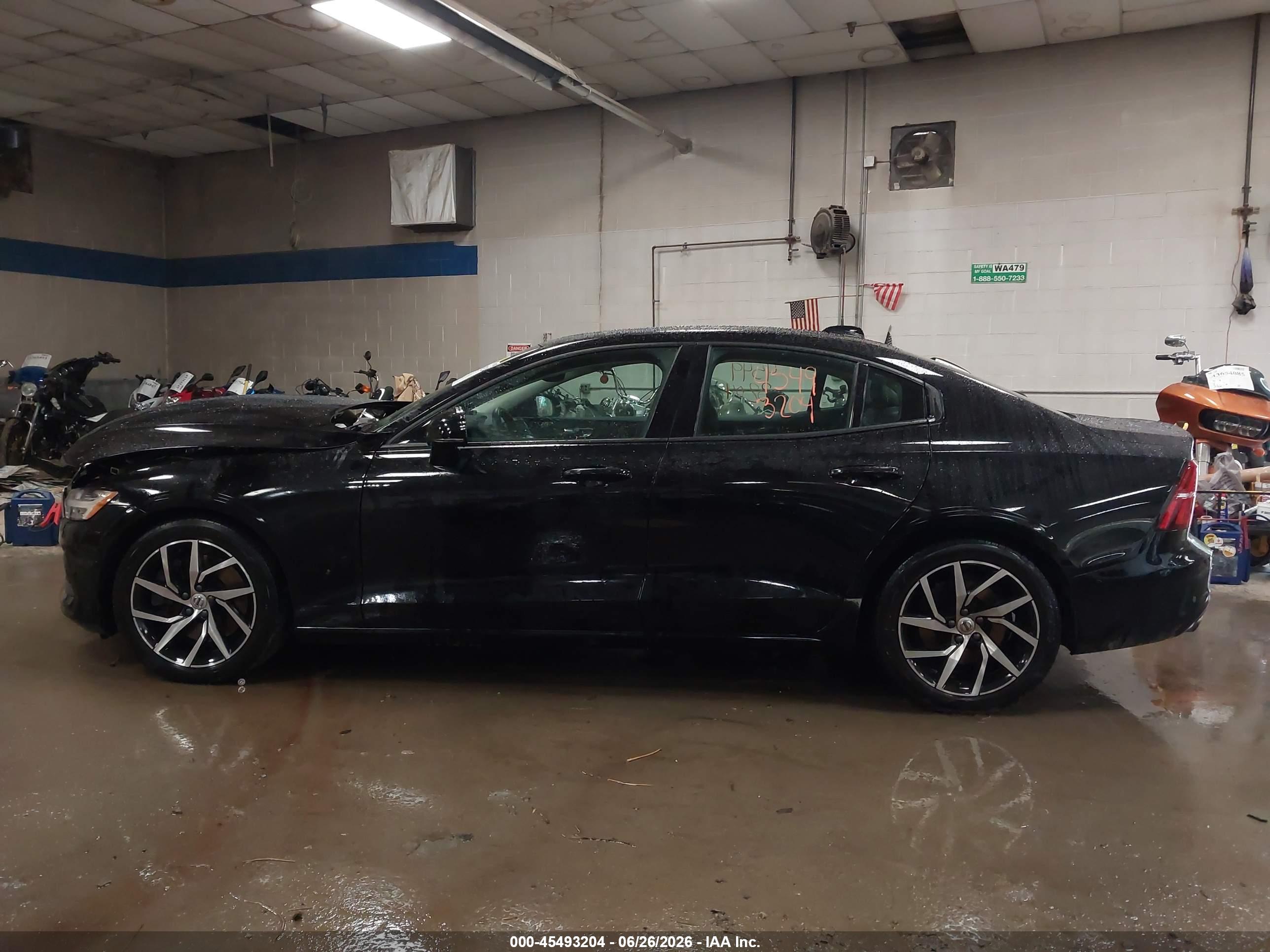 2019 VOLVO S60 T6 MOMENTUM