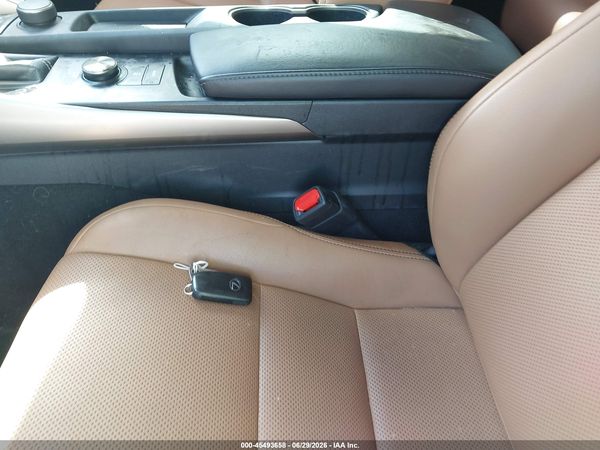 2018 LEXUS IS 300
