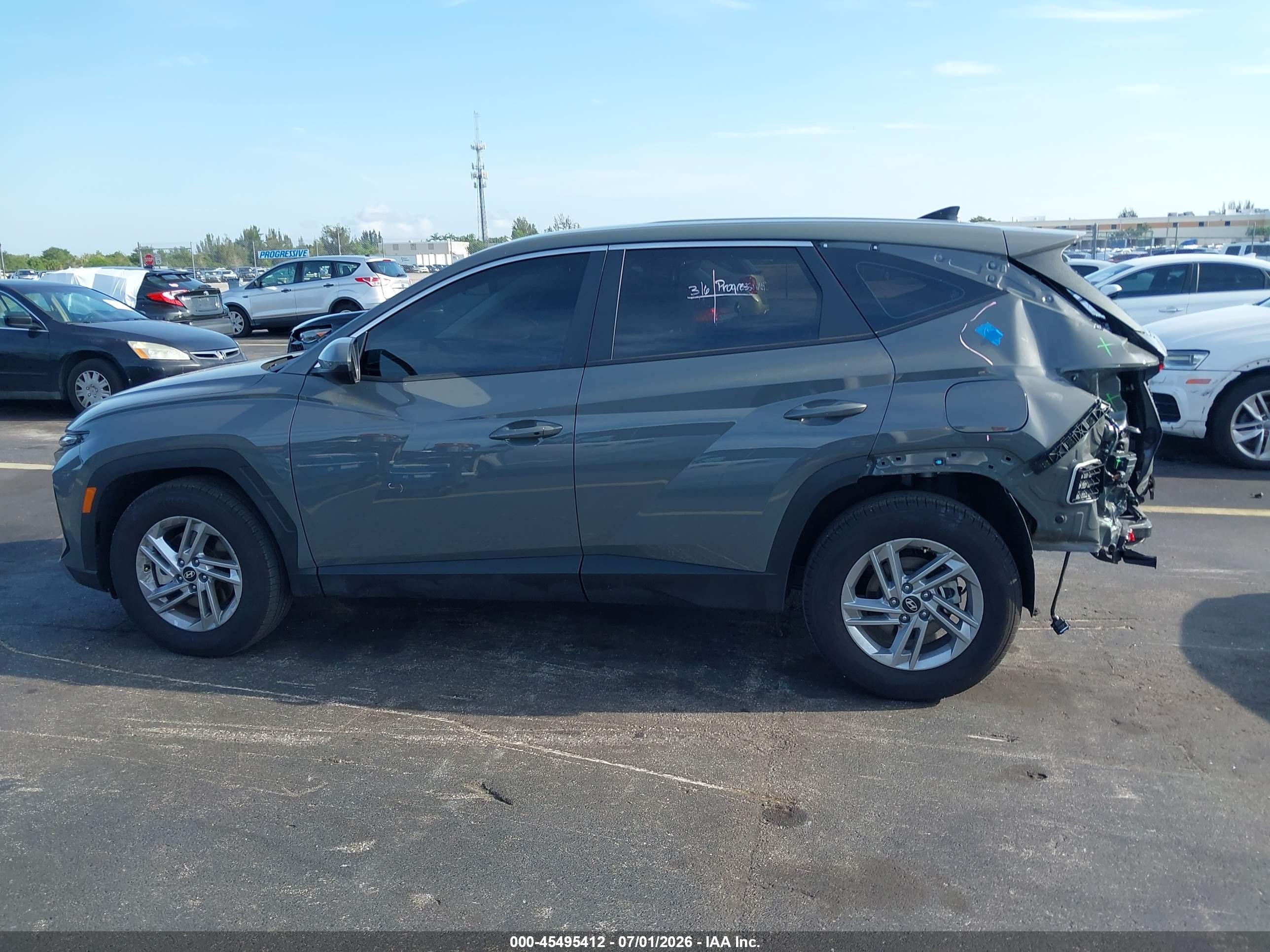 2026 HYUNDAI TUCSON SE