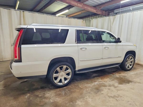 2017 CADILLAC ESCALADE ESV Luxury