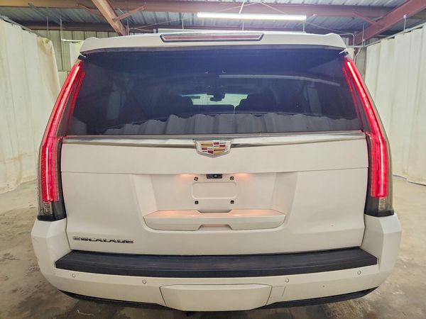 2017 CADILLAC ESCALADE ESV Luxury
