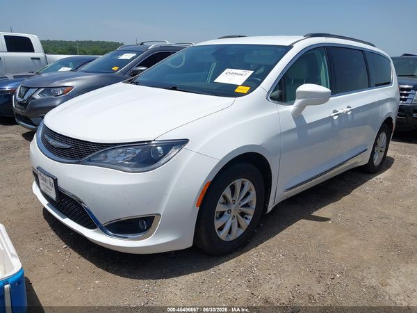 2017 CHRYSLER PACIFICA — I2