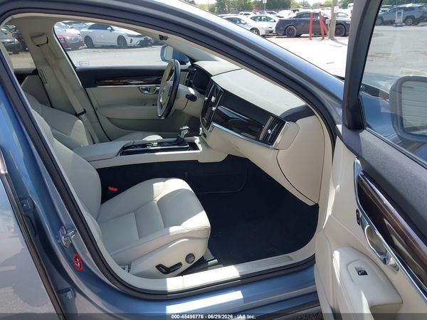 2017 VOLVO S90 T6 MOMENTUM