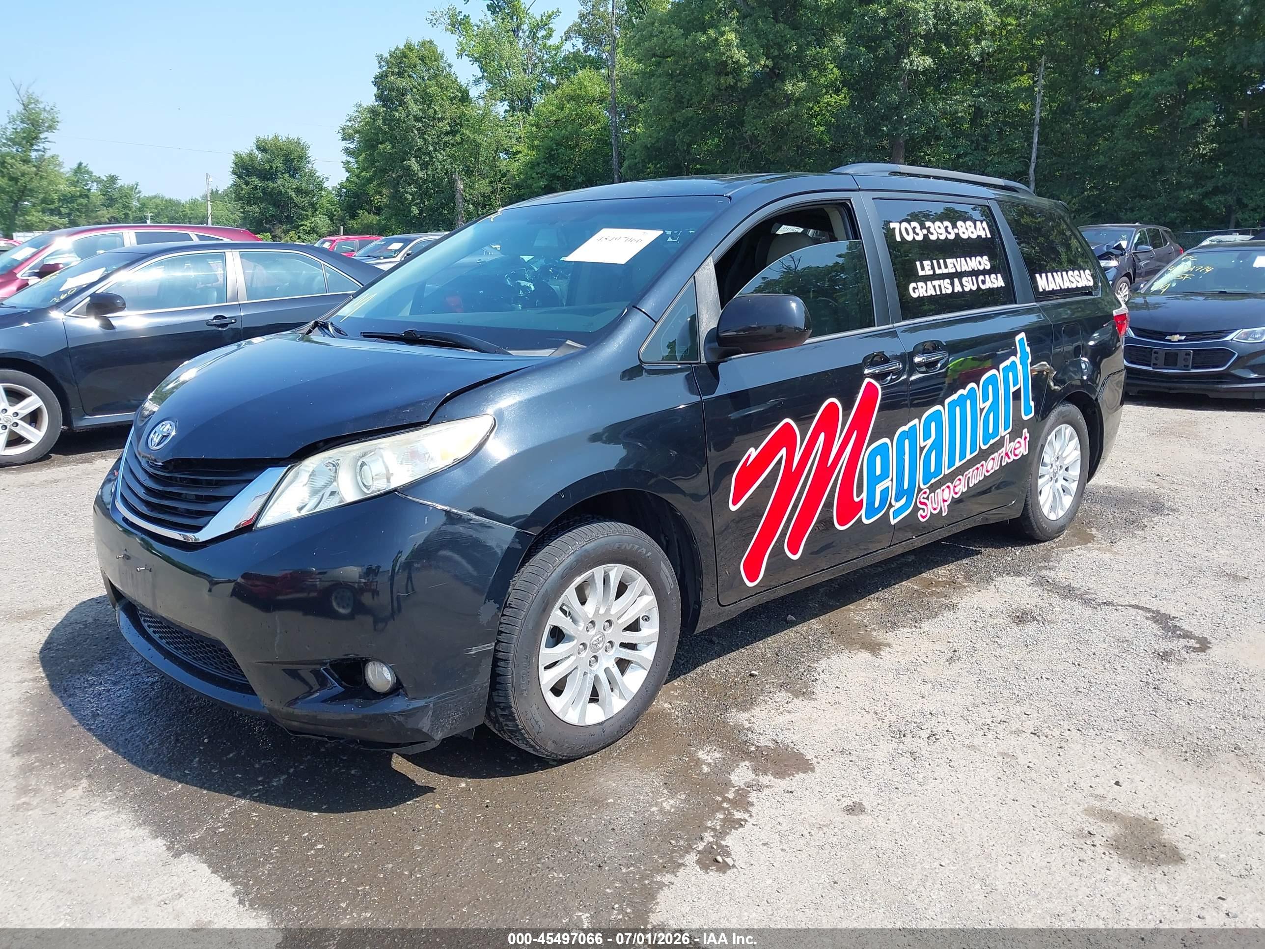 2017 TOYOTA SIENNA XLE 8 PASSENGER — I2